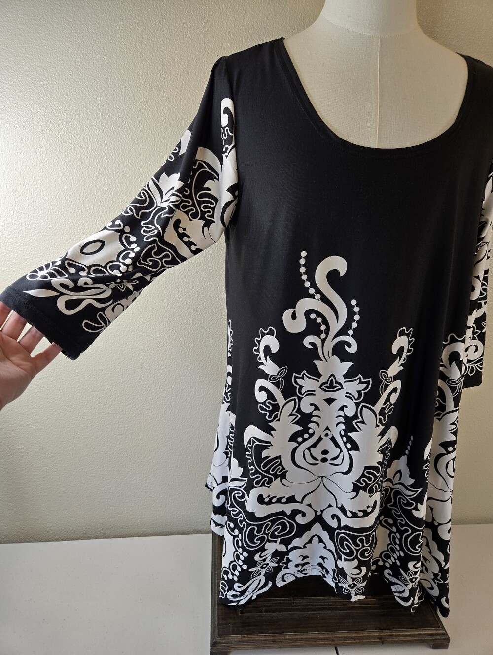 White Mark Tunic Top Black White Size 2X Pockets, 3/4 Sleeves